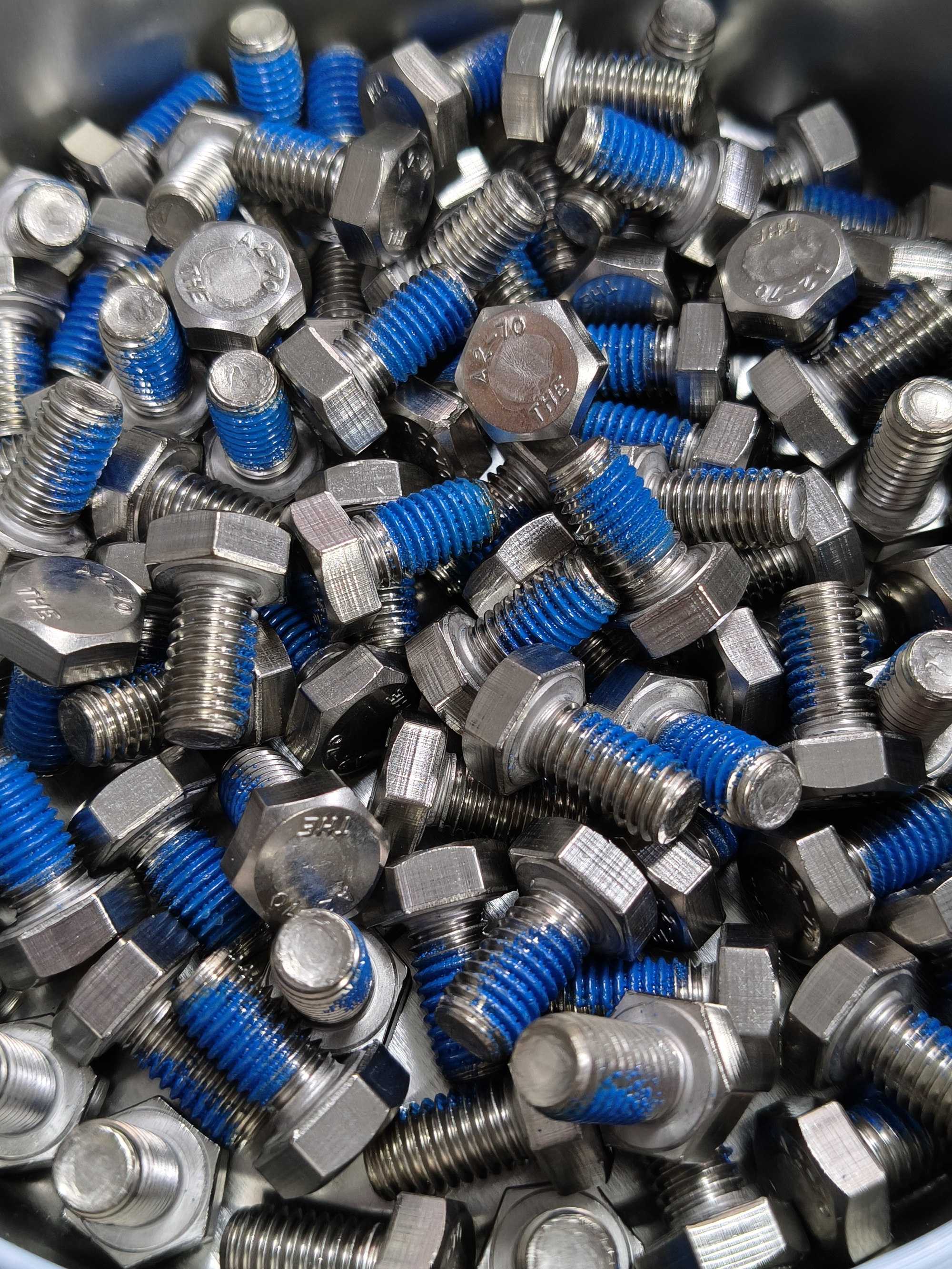 Varför kategoriseras gänglåsningslim i kemiska lim och nylonlim?